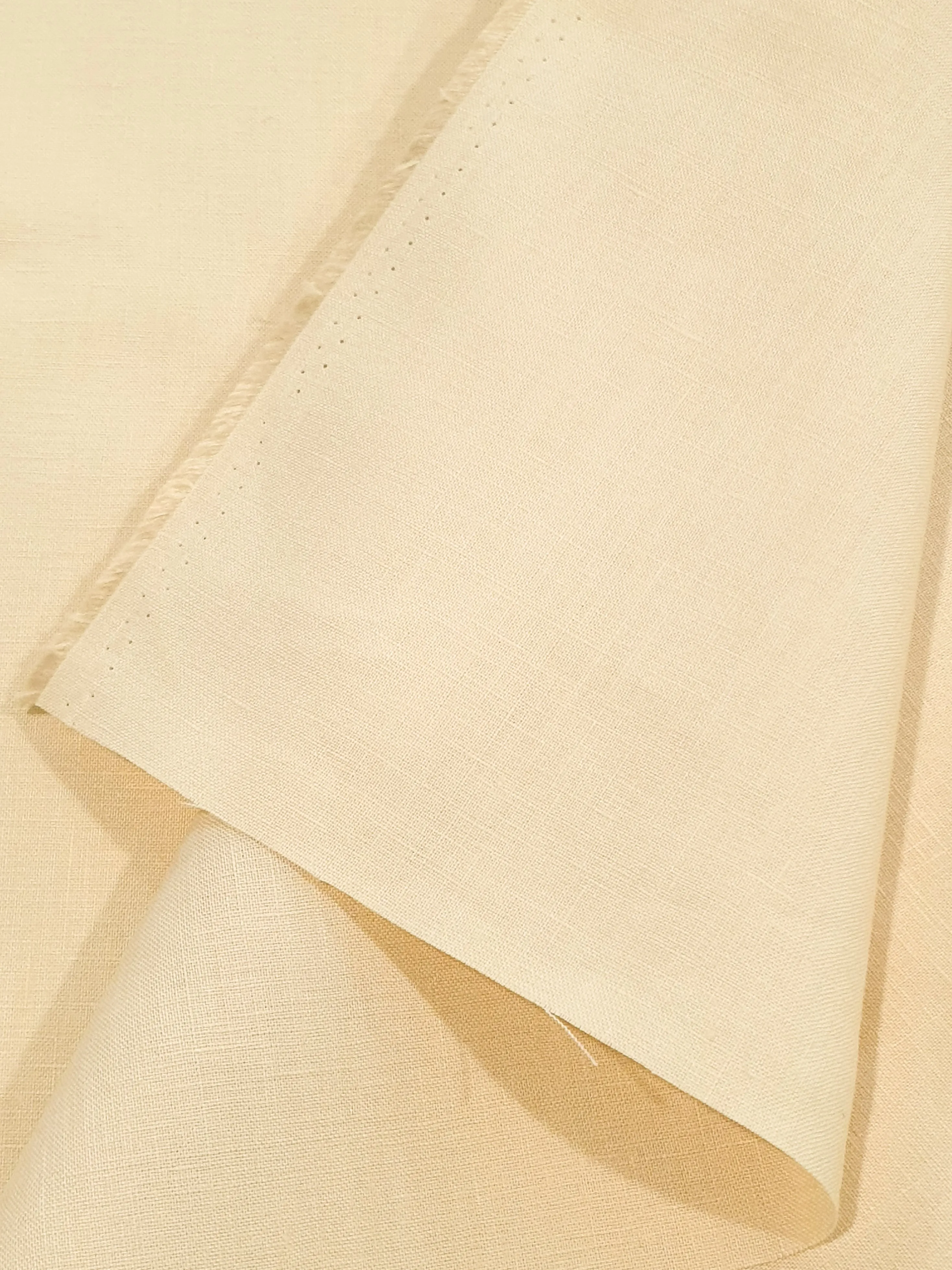 950.061 Cream Irish Linen Suiting Fabrics